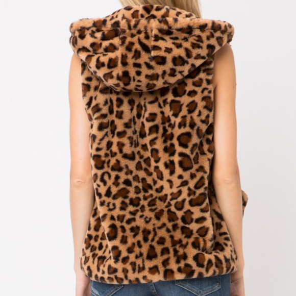 Sleeveless Leopard Vest with Hood - Picture 4 of 8